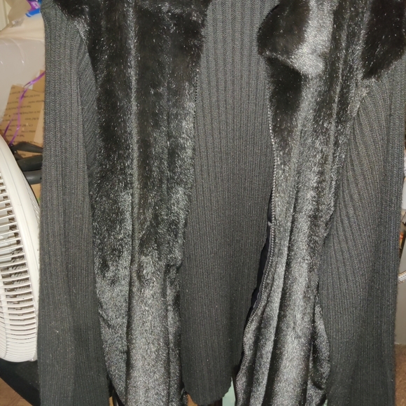 Sweater/jacket - Picture 4 of 4